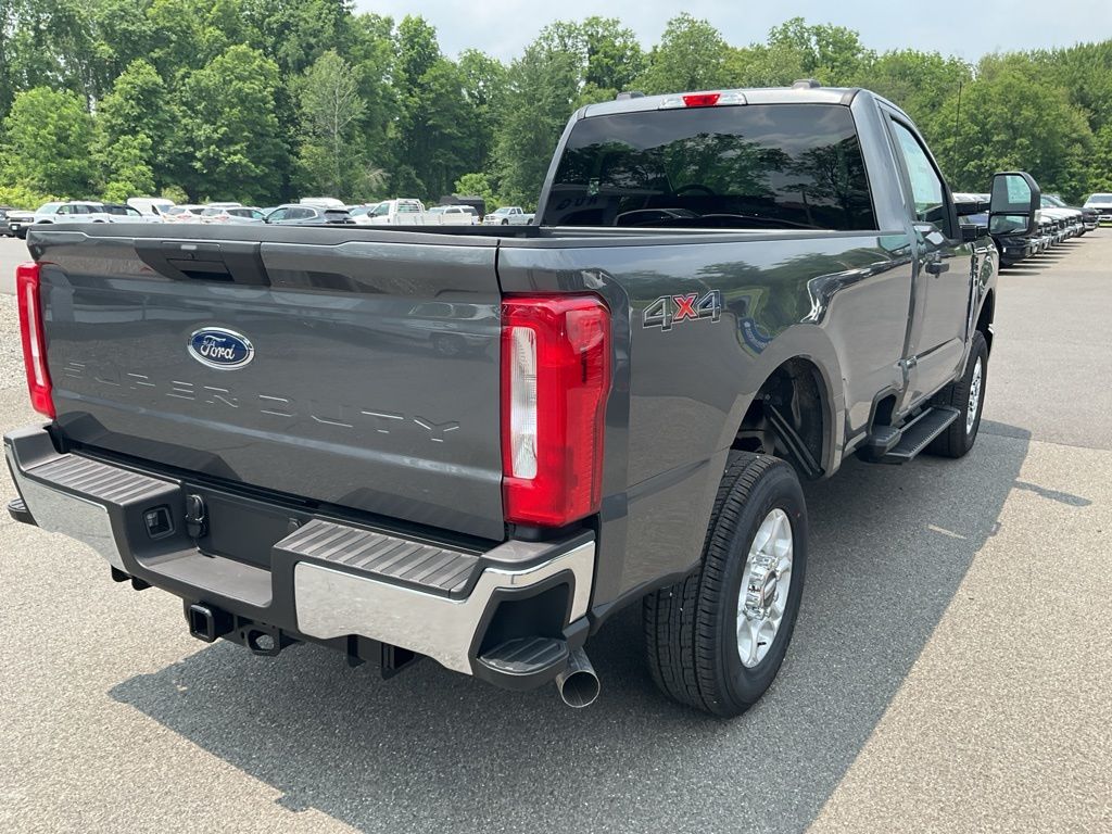 2025 Ford F-350 XLT photo 3