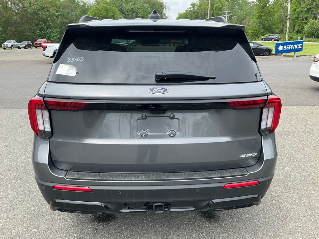 2025 Ford Explorer ST-Line photo 4