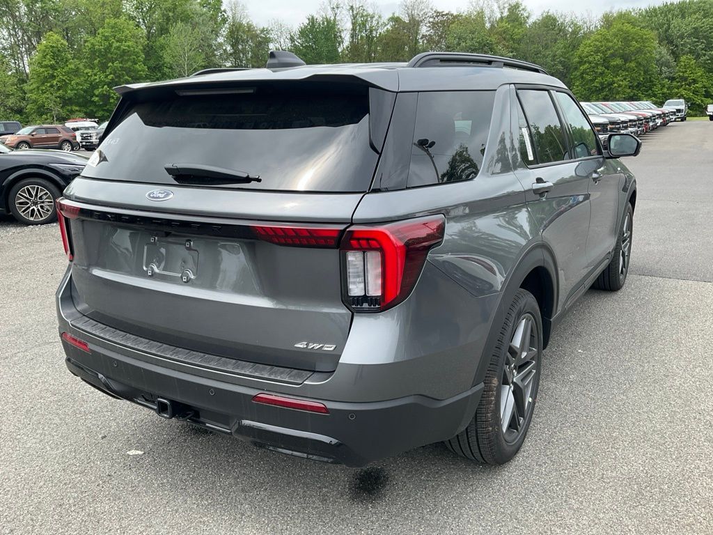2025 Ford Explorer ST-Line photo 3