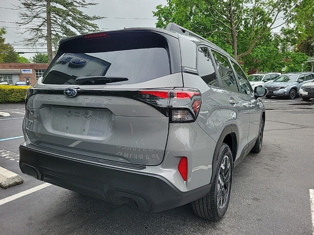 2025 Subaru Forester Premium photo 3