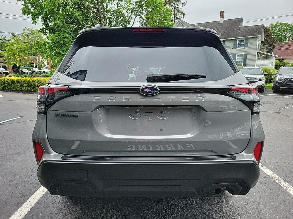 2025 Subaru Forester Premium photo 4