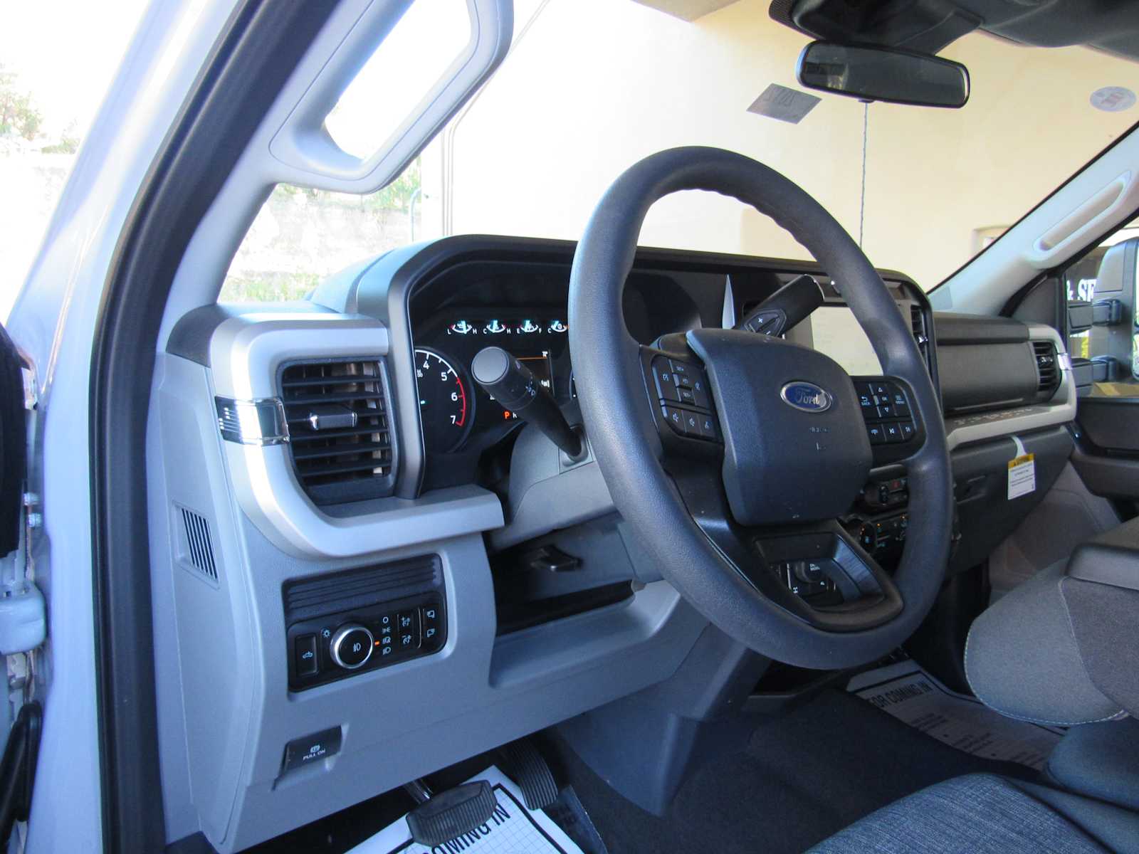 2026 Ford F-350 Super Duty XLT - Photo 15