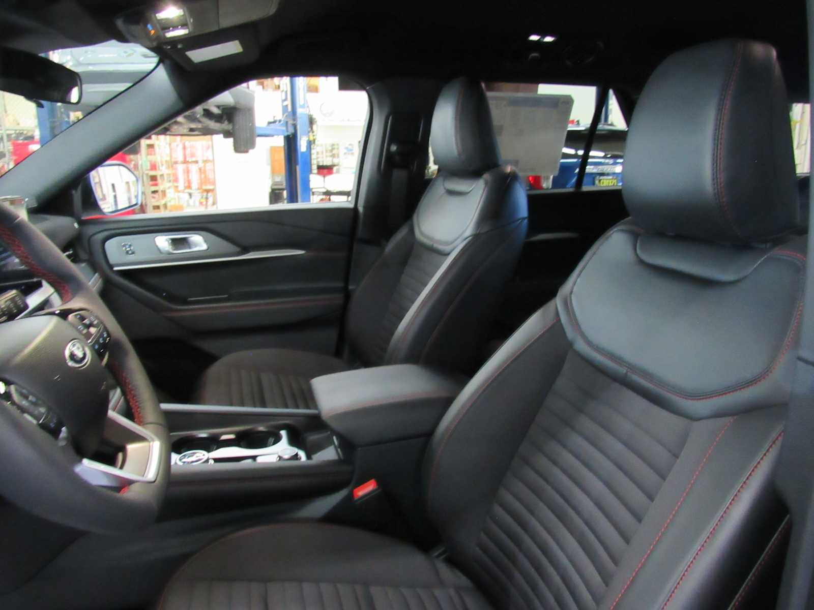 2026 Ford Explorer ST-Line - Photo 17