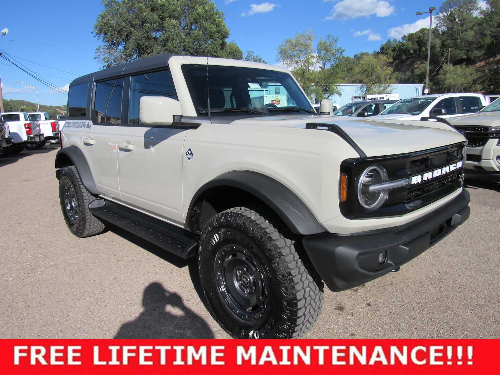 2025 Ford Bronco 4-Door Outer Banks's photo