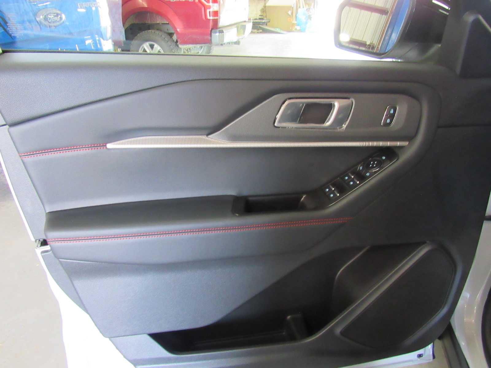 2026 Ford Explorer ST-Line - Photo 15