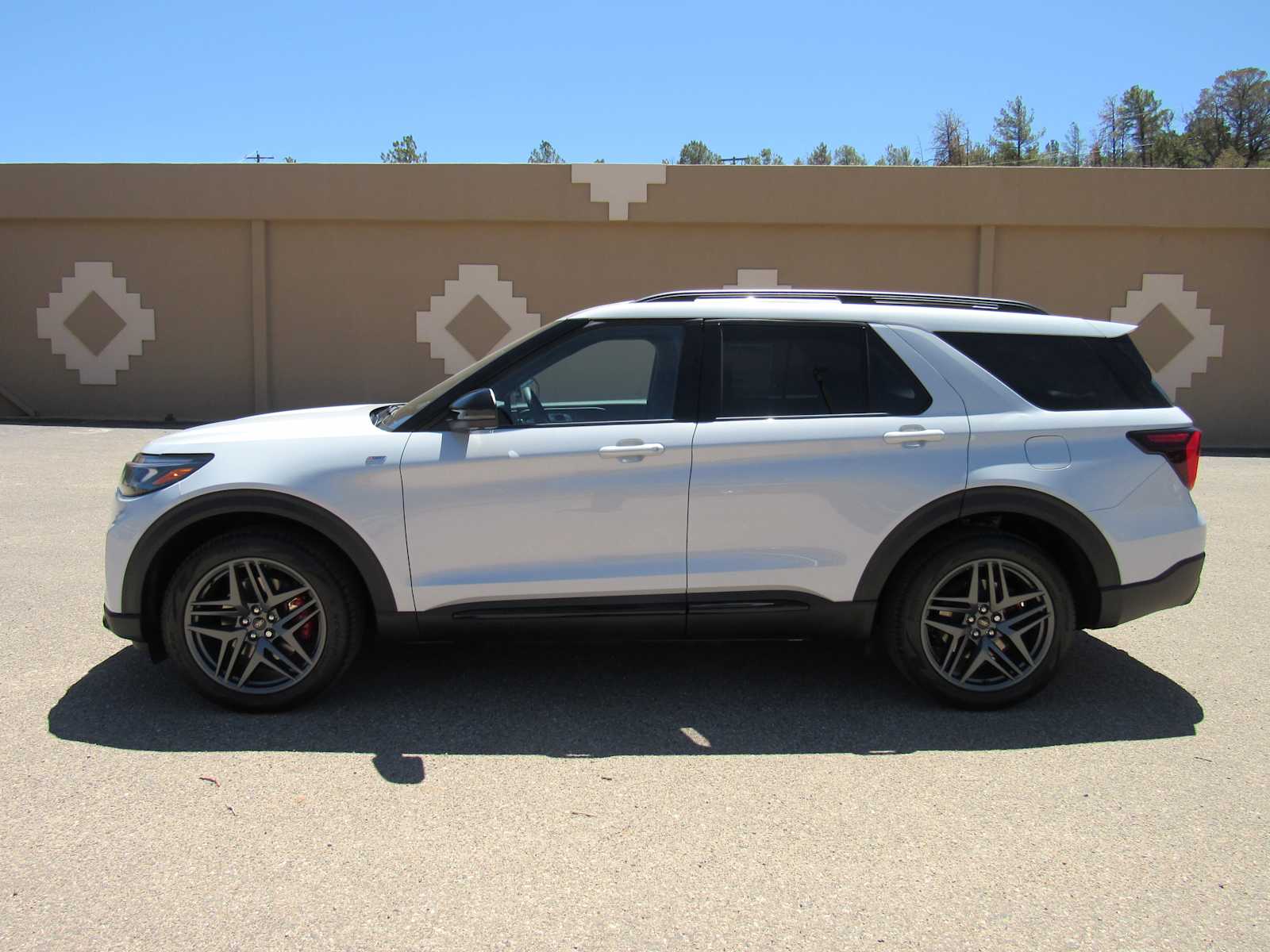 2026 Ford Explorer ST-Line - Photo 12