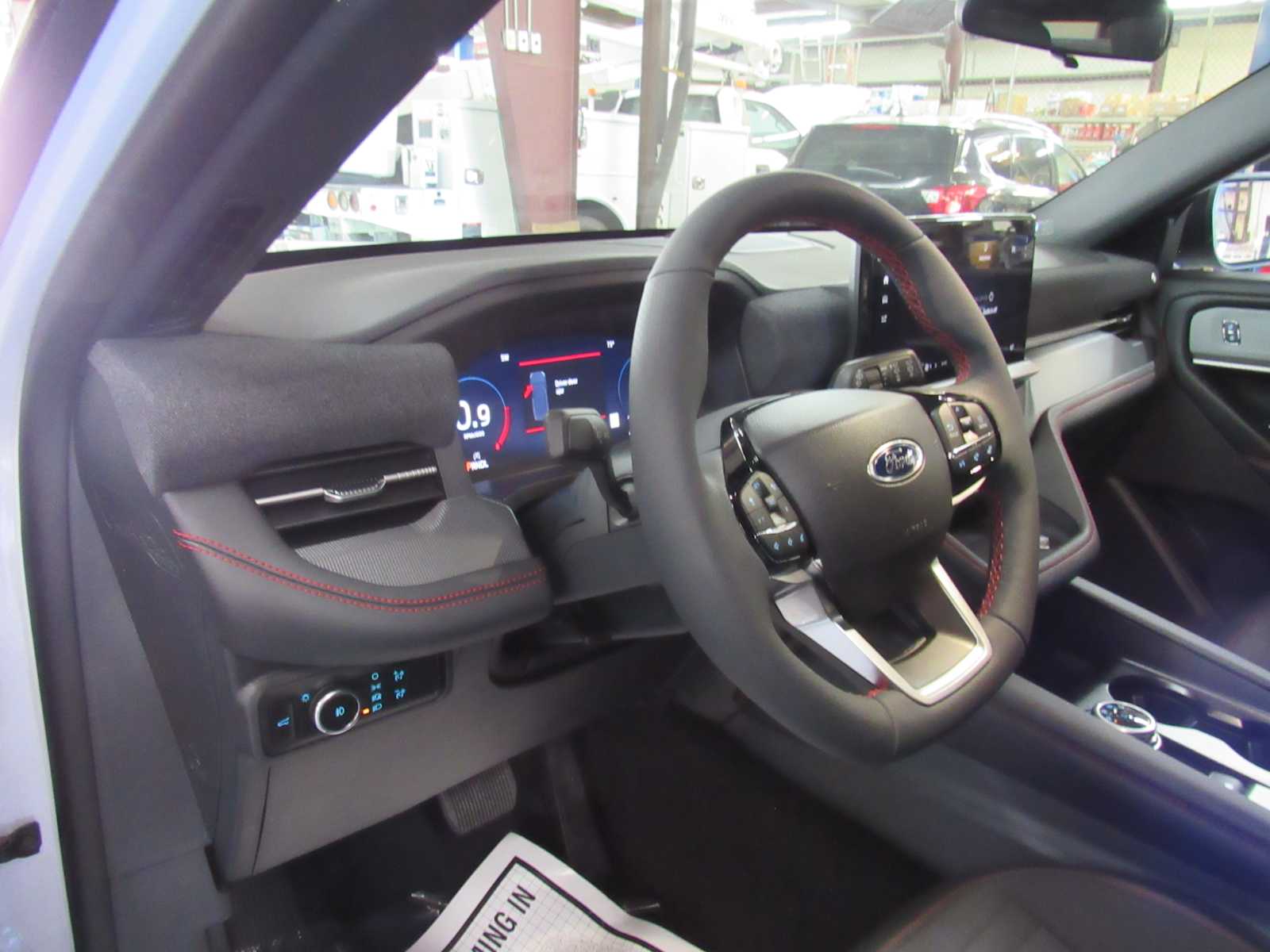 2026 Ford Explorer ST-Line - Photo 14