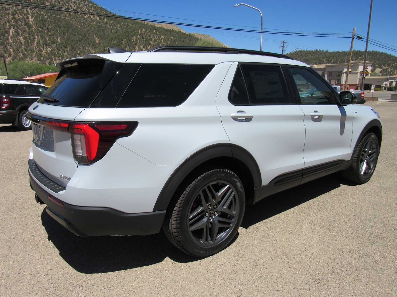 2026 Ford Explorer ST-Line - Photo 7