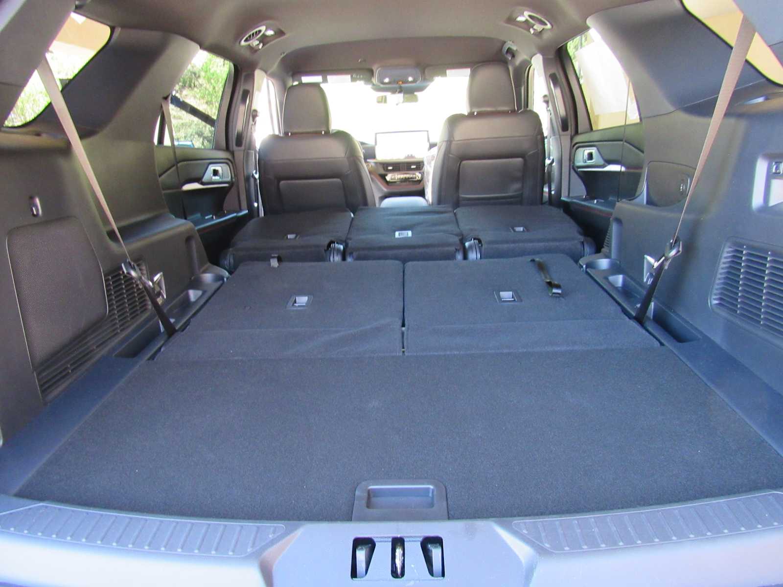 2026 Ford Explorer ST-Line - Photo 74