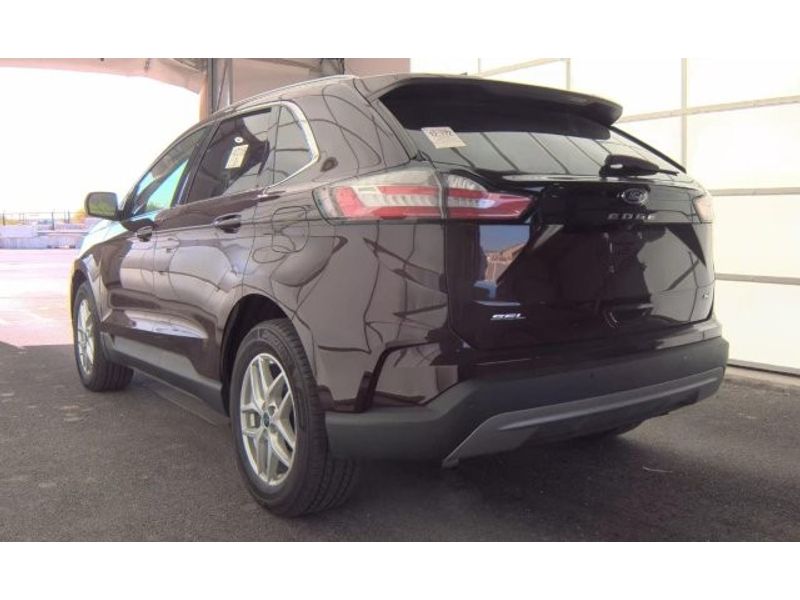 2021 Ford Edge SEL photo 4