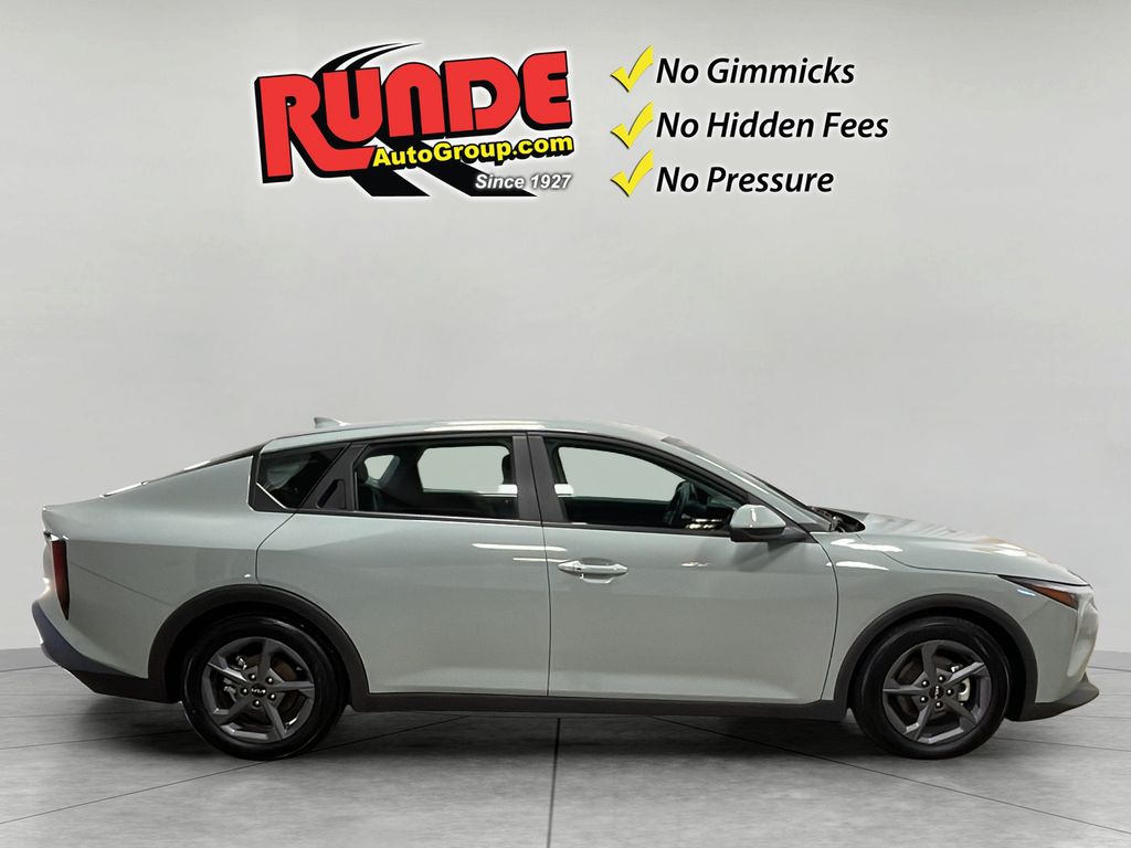 2025 Kia K4 LXS - Photo 6