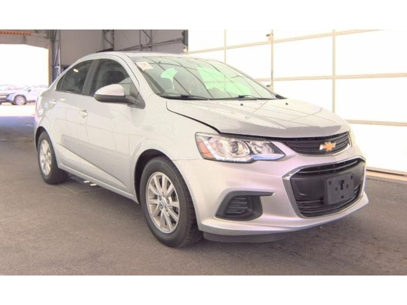 2019 Chevrolet Sonic LT photo 2