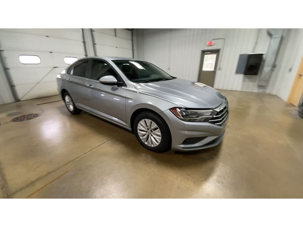 2020 Volkswagen Jetta SE photo 2