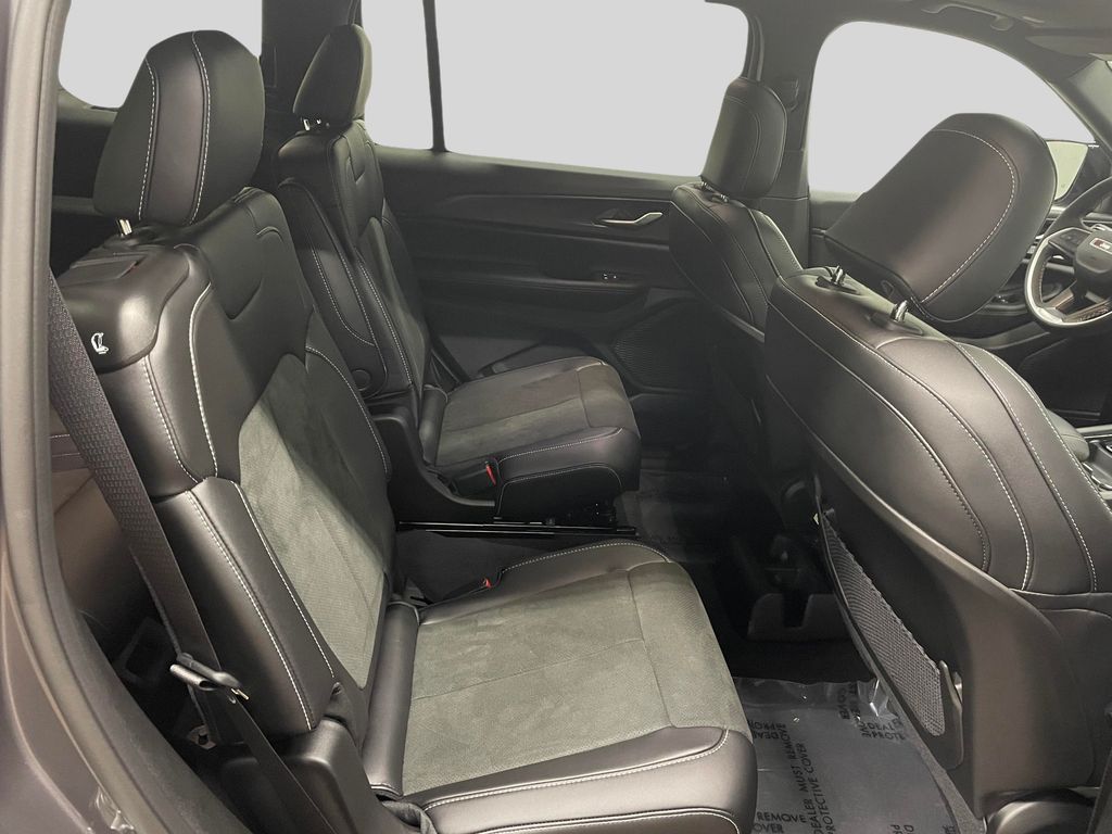 2025 Jeep Grand Cherokee L Altitude - Photo 10
