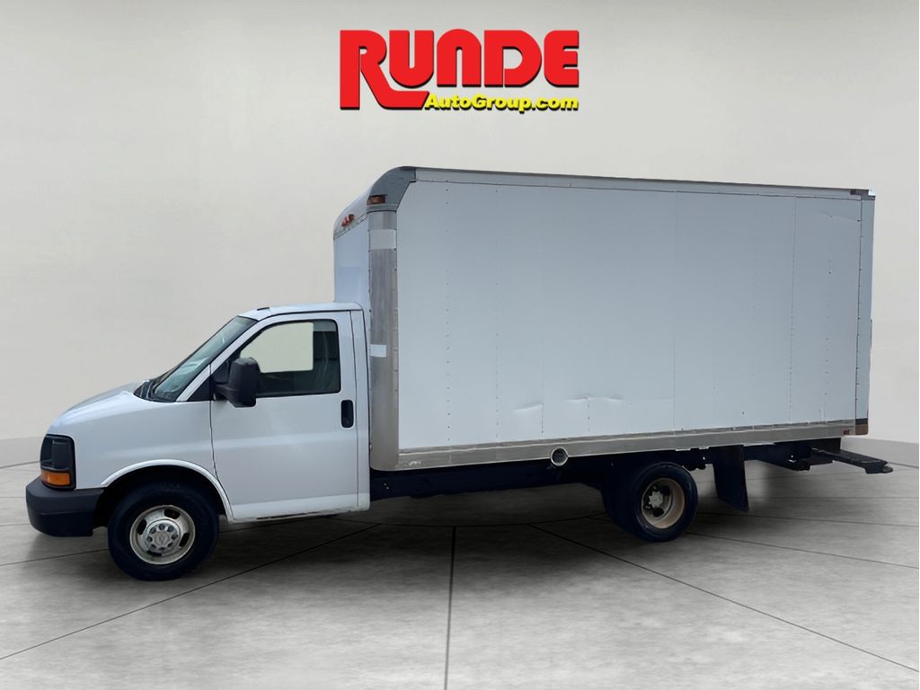 2014 Chevrolet Express Cutaway 3500 photo 2