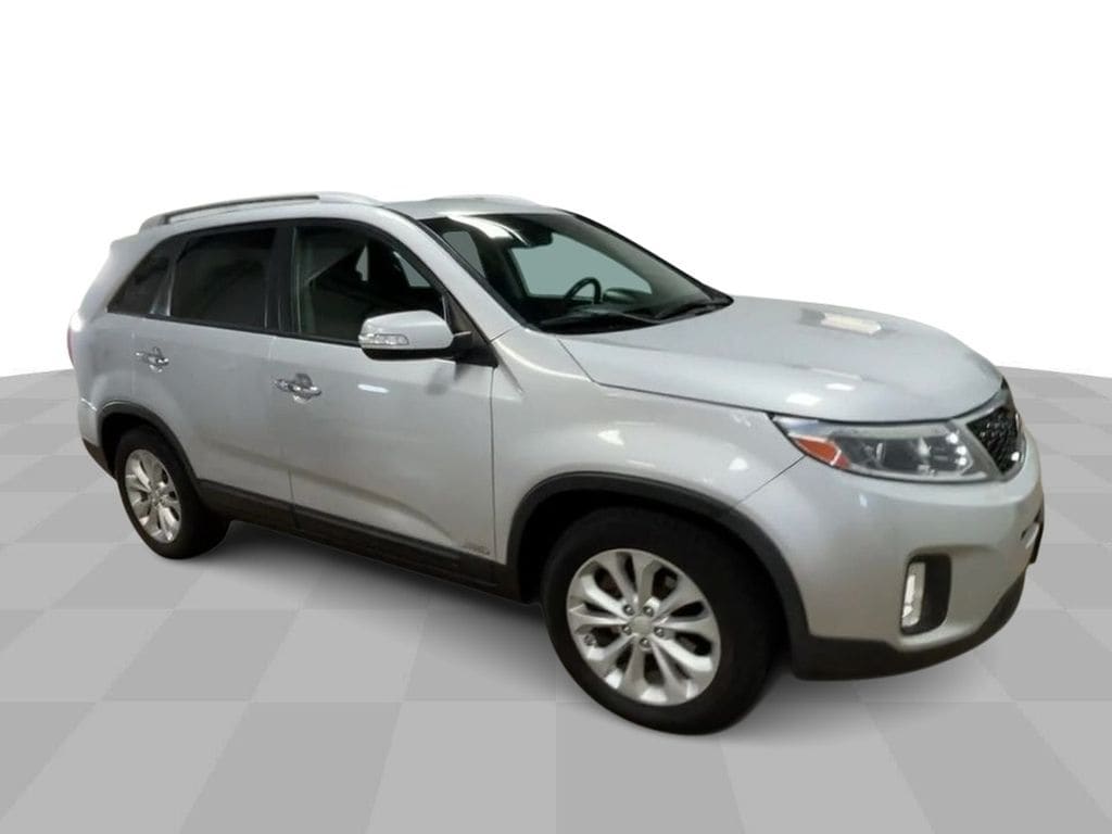 Used 2015 Kia Sorento EX with VIN 5XYKUDA70FG582717 for sale in Manchester, IA