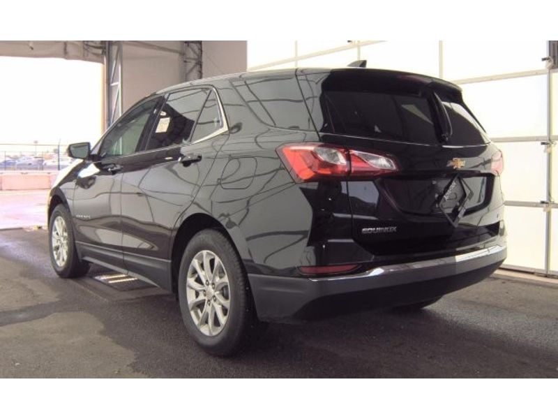 2018 Chevrolet Equinox LT photo 2