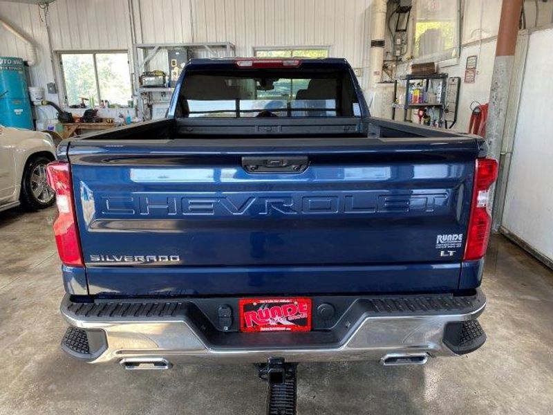 2022 Chevrolet Silverado 1500 LT photo 2