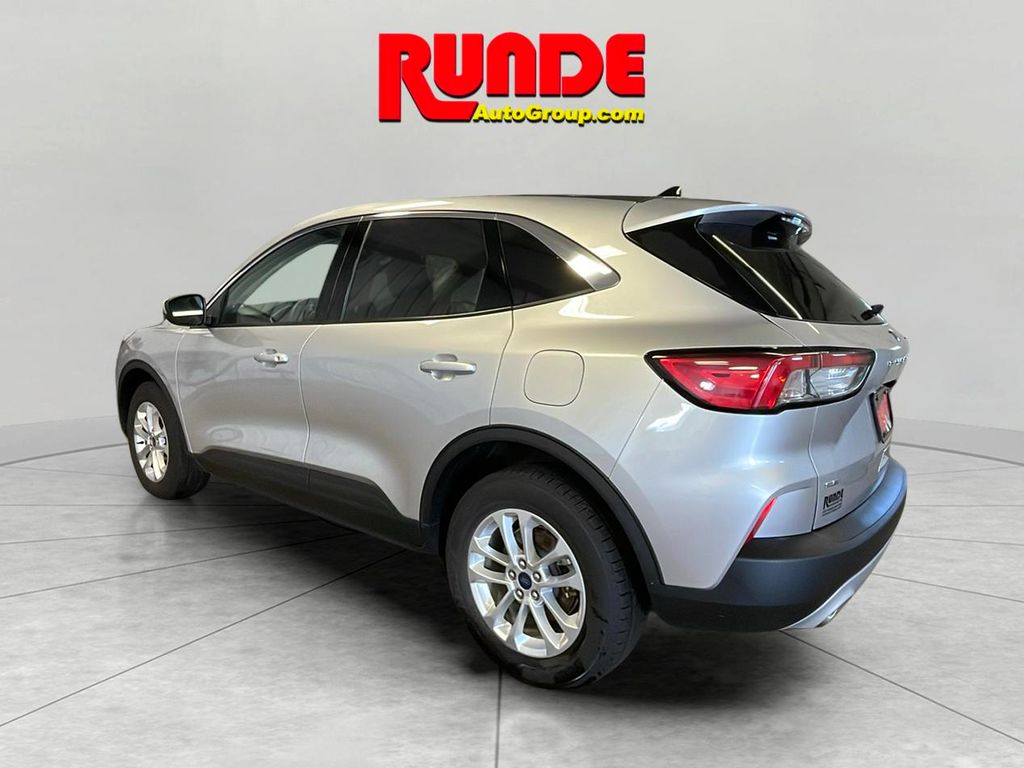 2020 Ford Escape SE photo 3