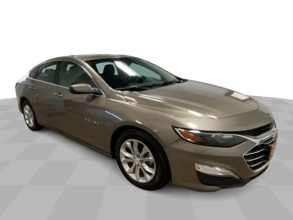 Used 2020 Chevrolet Malibu 1LT with VIN 1G1ZD5ST0LF132489 for sale in Manchester, IA