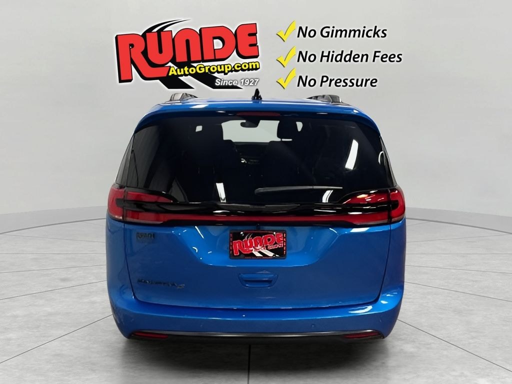 New 2026 Chrysler Pacifica SELECT Passenger Van