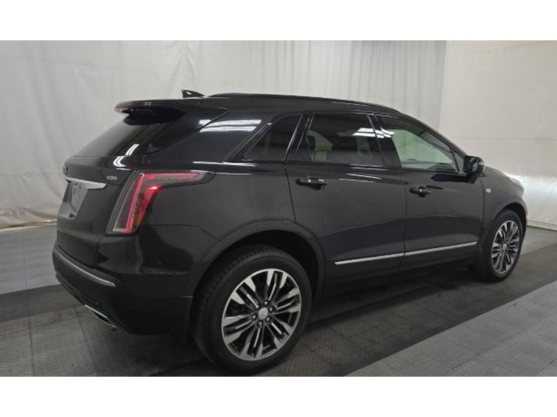 2020 Cadillac XT5 Sport photo 2