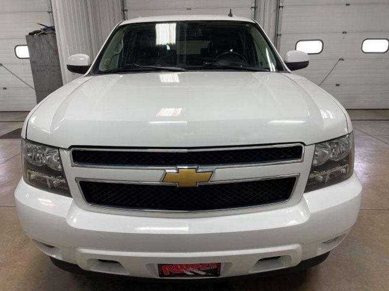 Used 2014 Chevrolet Suburban LT with VIN 1GNSKJE77ER129278 for sale in Manchester, IA