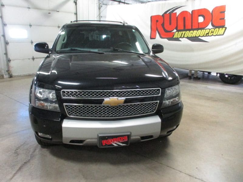 Used 2013 Chevrolet Suburban LT with VIN 1GNSKJE72DR363049 for sale in Manchester, IA