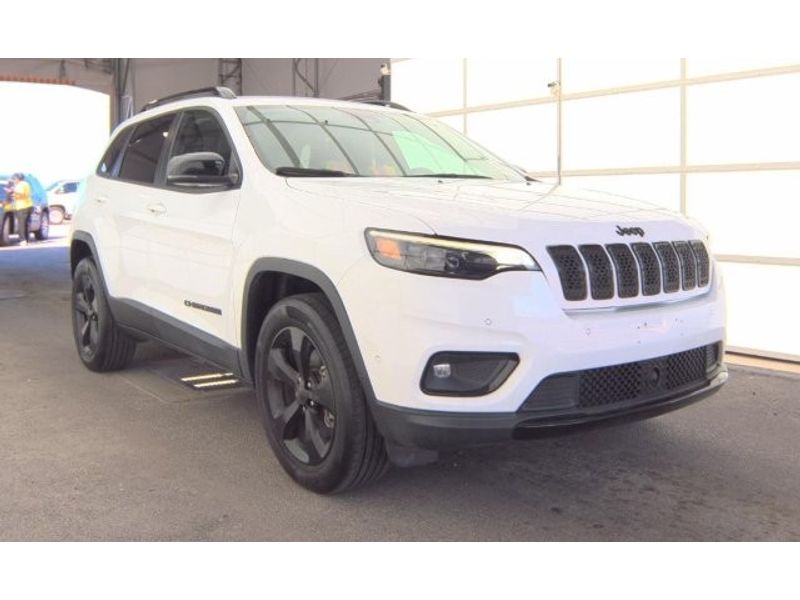 2023 Jeep Cherokee Altitude Lux photo 2