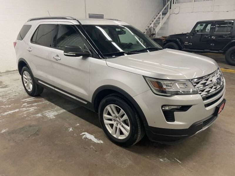 2019 Ford Explorer XLT photo 3