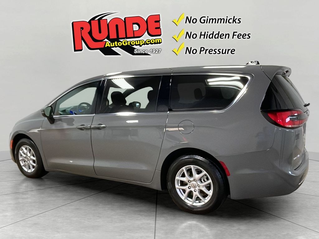 Used 2023 Chrysler Pacifica Touring Passenger Van