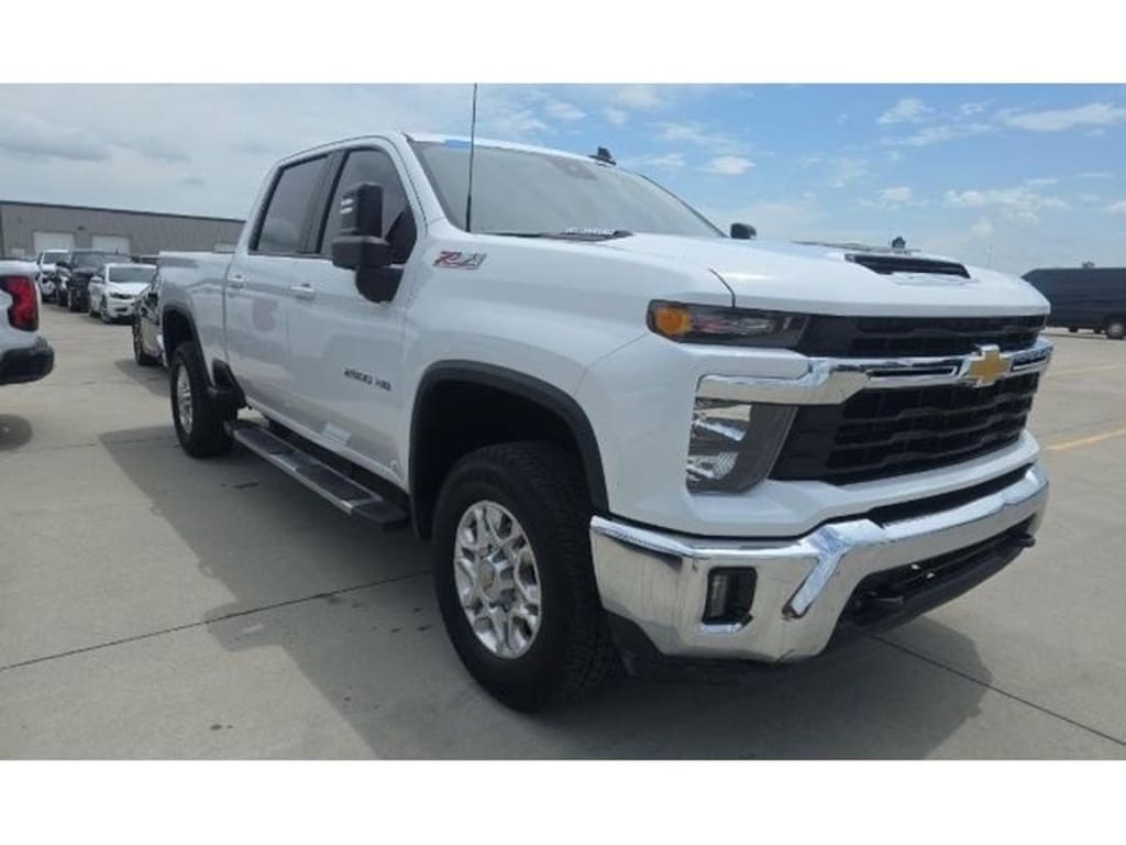 Used 2025 Chevrolet Silverado LT Crew Cab