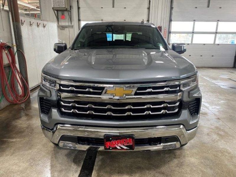 2023 Chevrolet Silverado 1500 LTZ photo 2