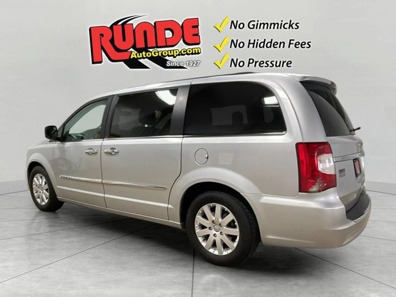Used 2011 Chrysler Town & Country Touring-L with VIN 2A4RR8DG1BR617753 for sale in Manchester, IA
