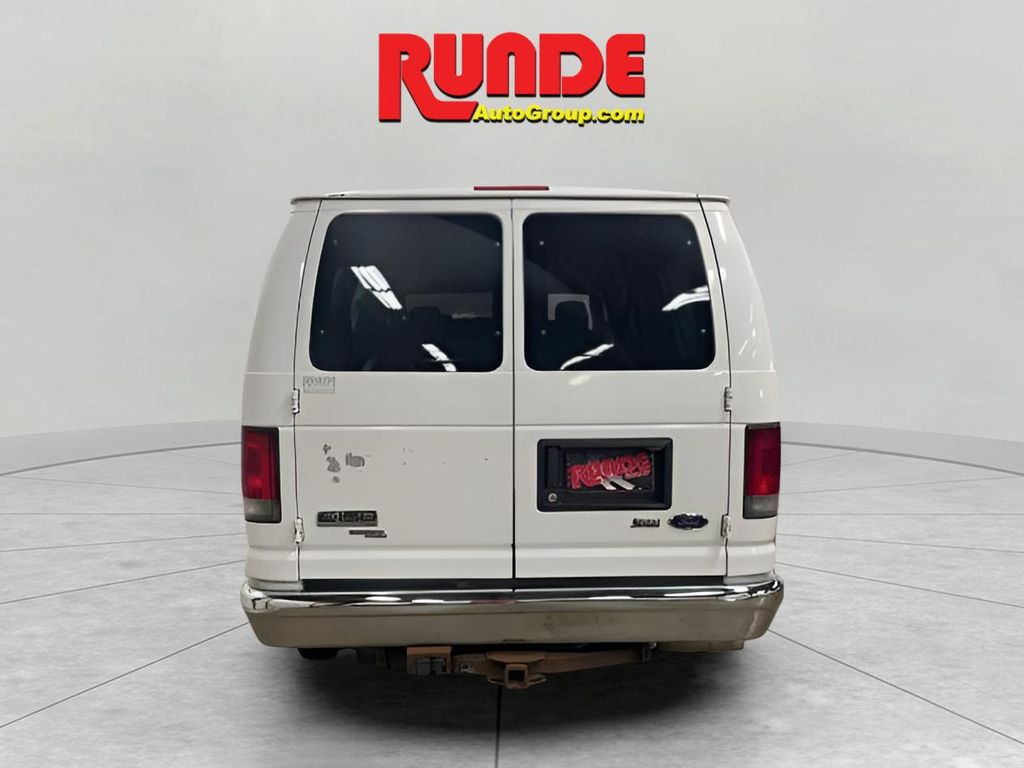 2011 Ford E-150 photo 4