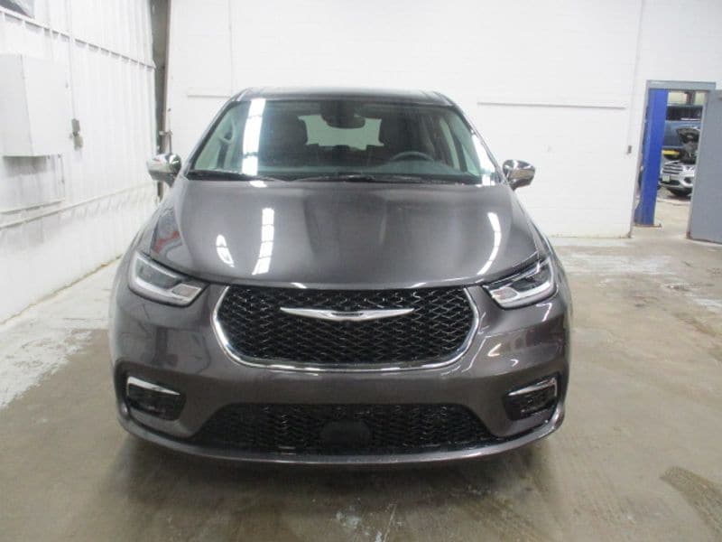 Used 2022 Chrysler Pacifica Hybrid Limited with VIN 2C4RC1S7XNR187775 for sale in Manchester, IA