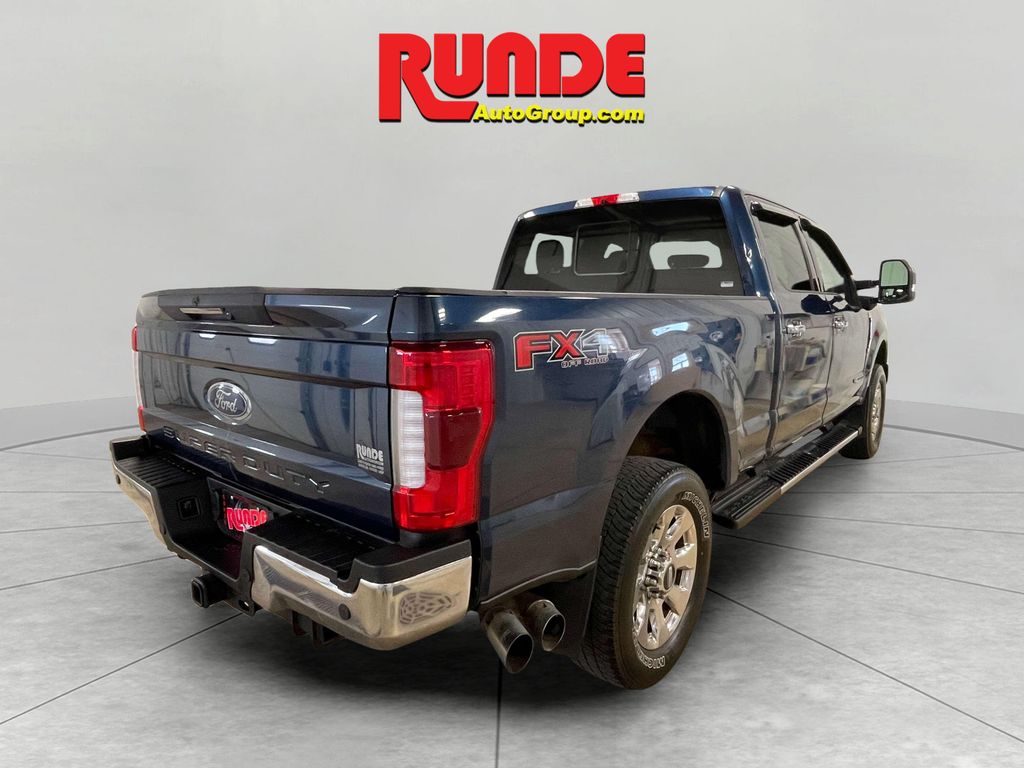 2017 Ford F-250 Lariat FX4 photo 4