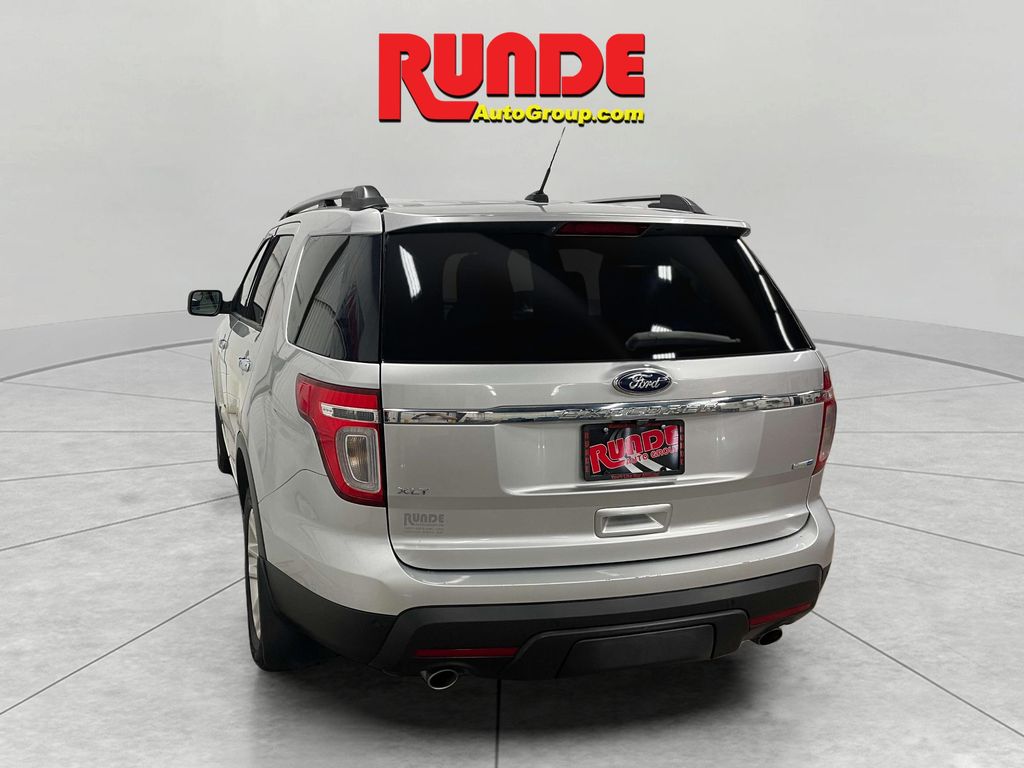 2015 Ford Explorer XLT photo 3