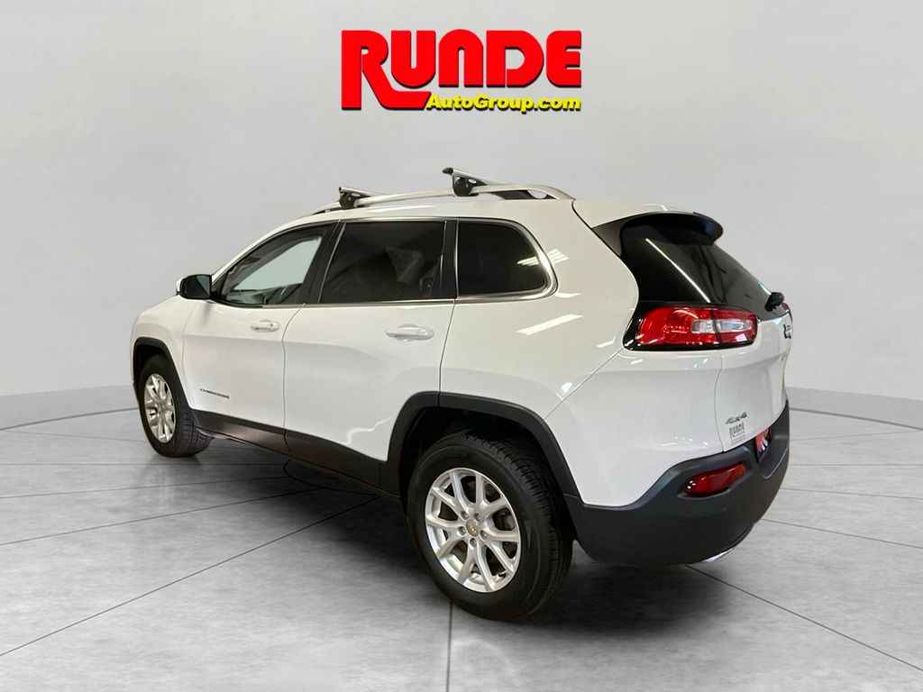 2016 Jeep Cherokee Latitude photo 3