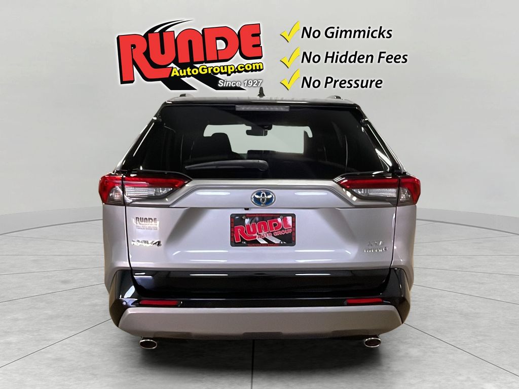 2022 Toyota RAV4 Hybrid XSE photo 4