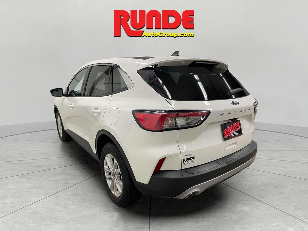 2022 Ford Escape SE photo 3
