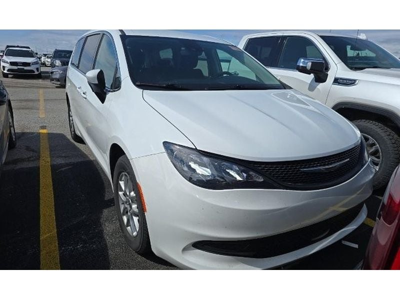 2023 Chrysler Voyager LX's photo