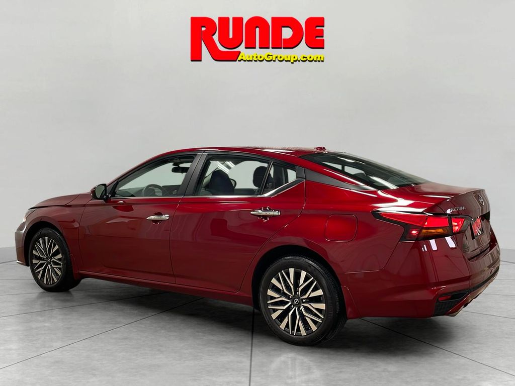 2024 Nissan Altima 2.5 SV photo 3