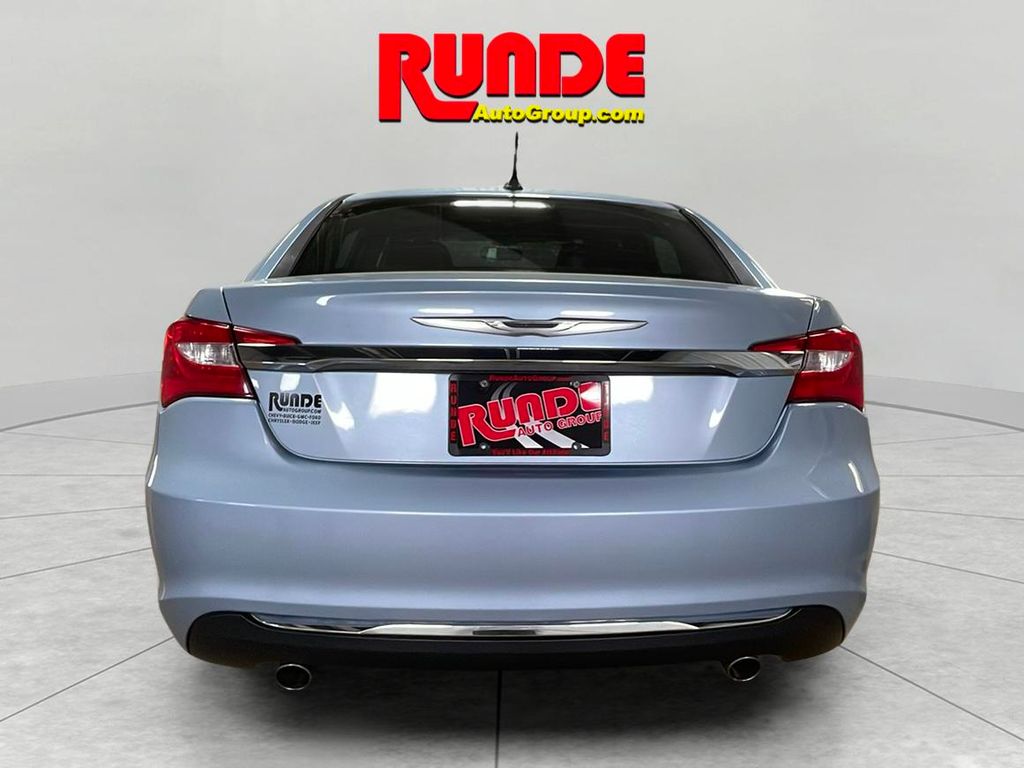 2013 Chrysler 200 Limited photo 4