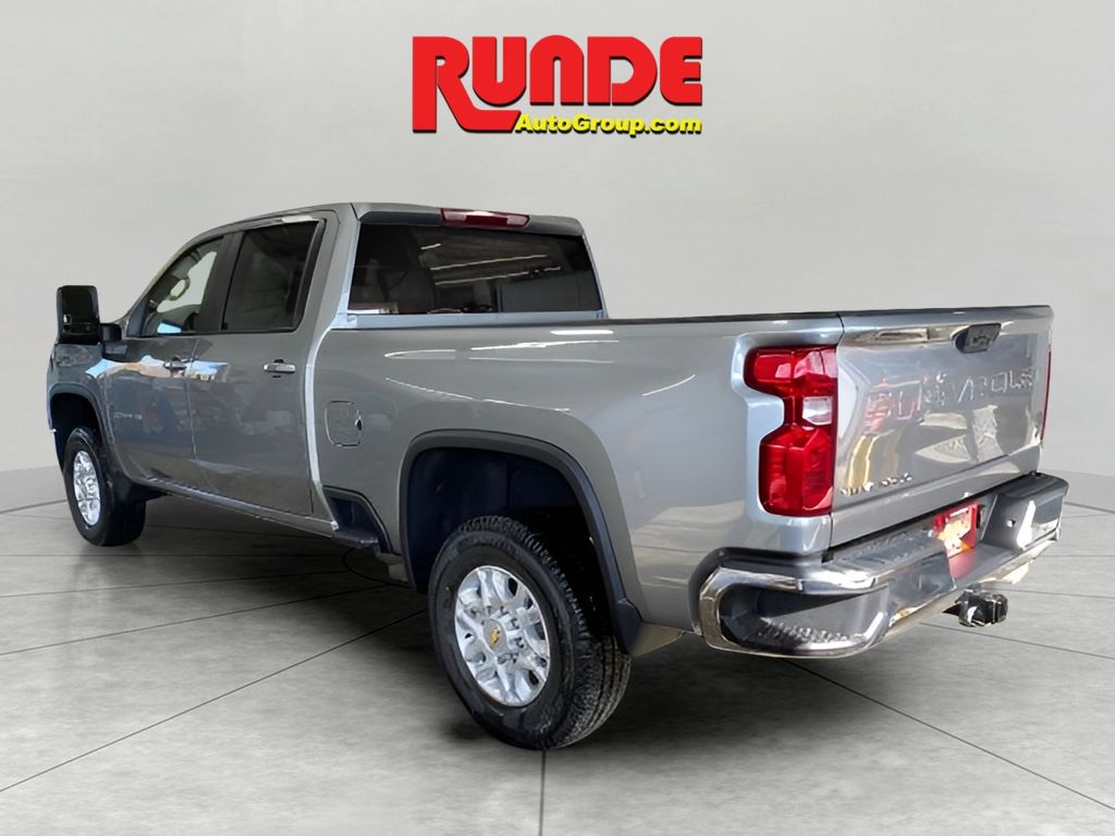 2025 Chevrolet Silverado 2500HD LT photo 2