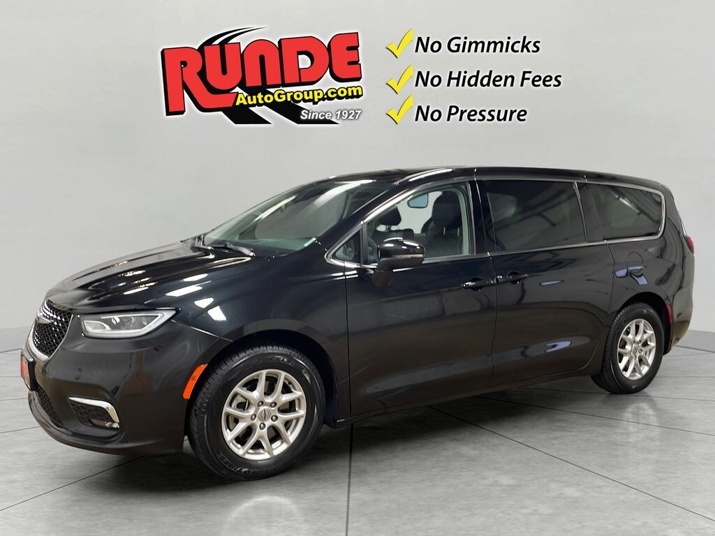 Used 2023 Chrysler Pacifica Touring L Passenger Van