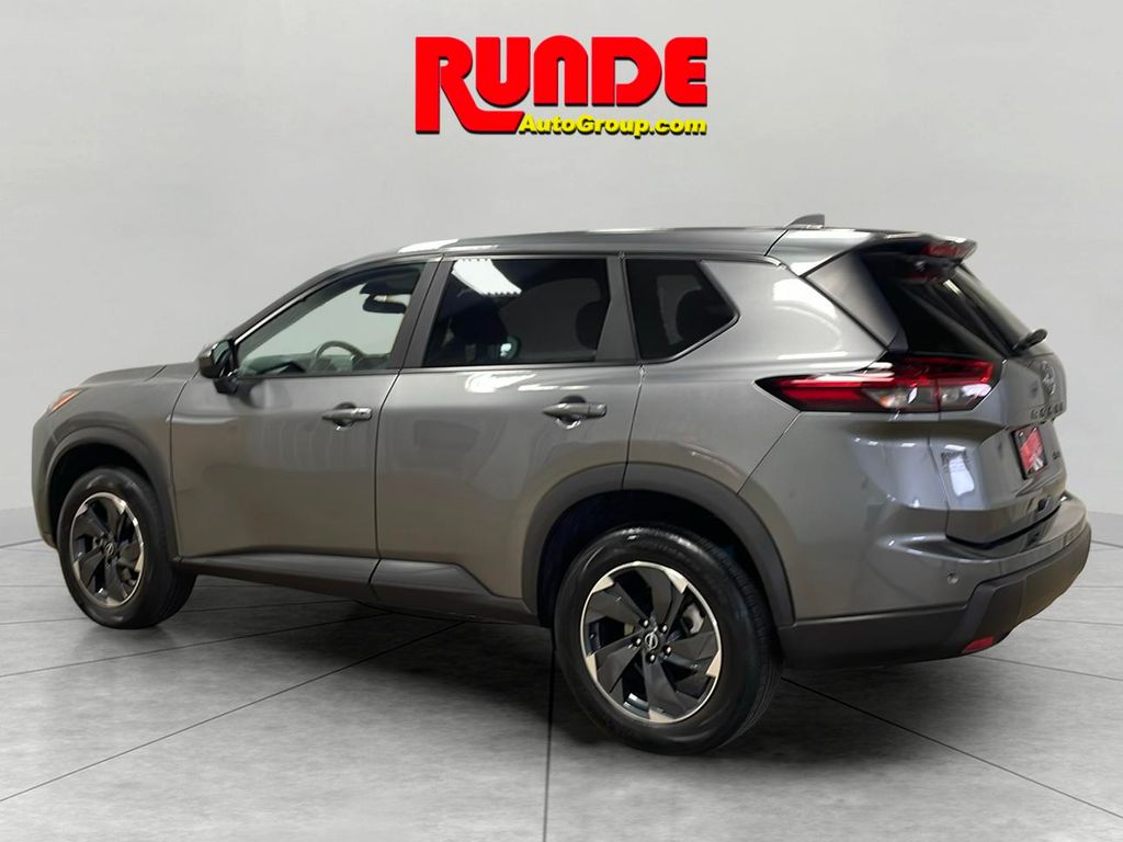 2024 Nissan Rogue SV photo 3