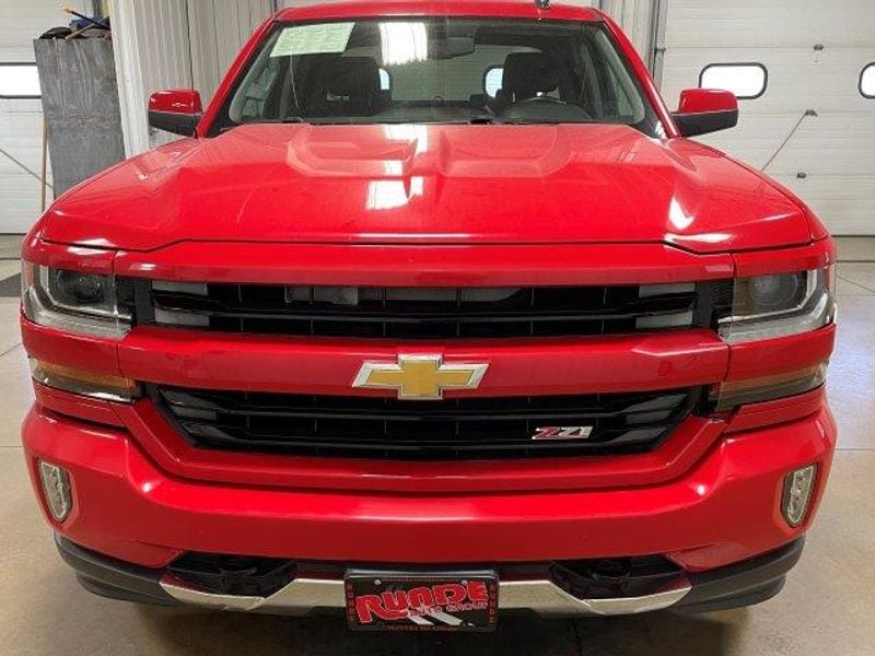 Used 2016 Chevrolet Silverado 1500 LT with VIN 3GCUKREC8GG381363 for sale in Manchester, IA