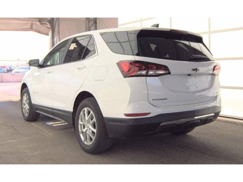 2022 Chevrolet Equinox LT photo 3