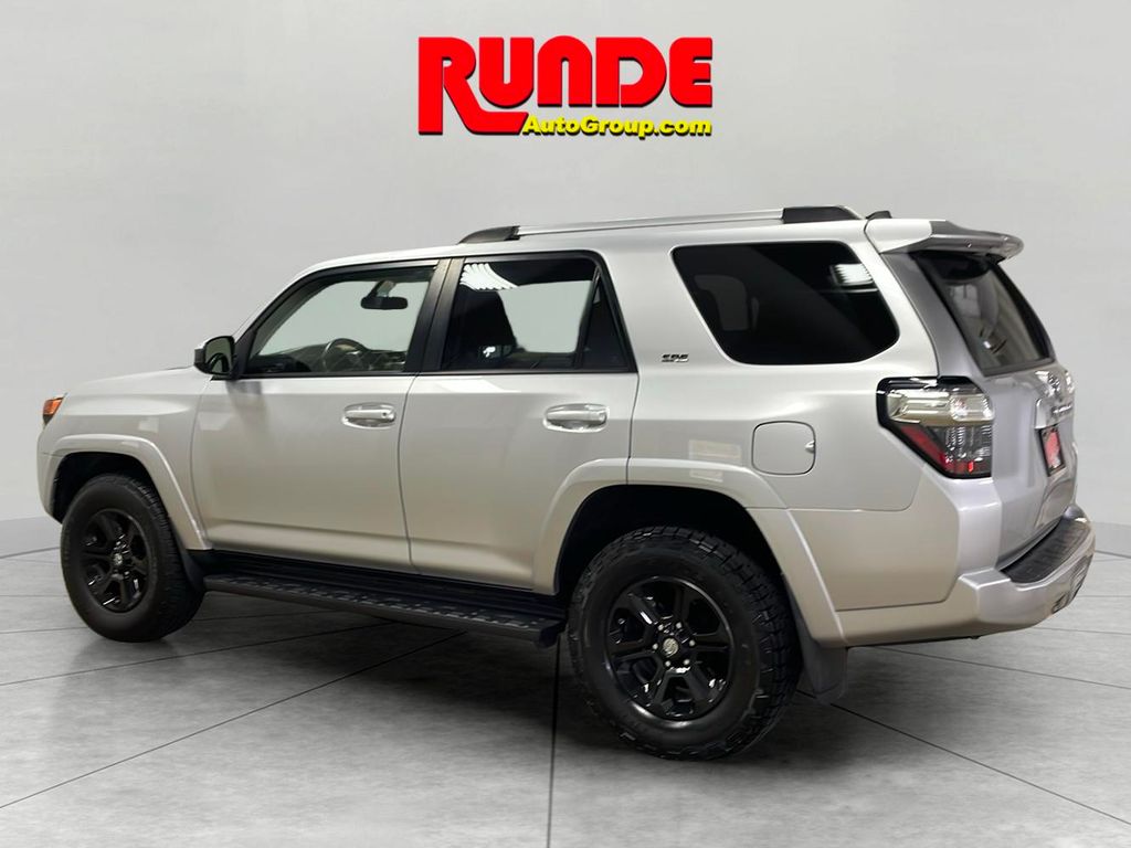 2019 Toyota 4Runner SR5 photo 2